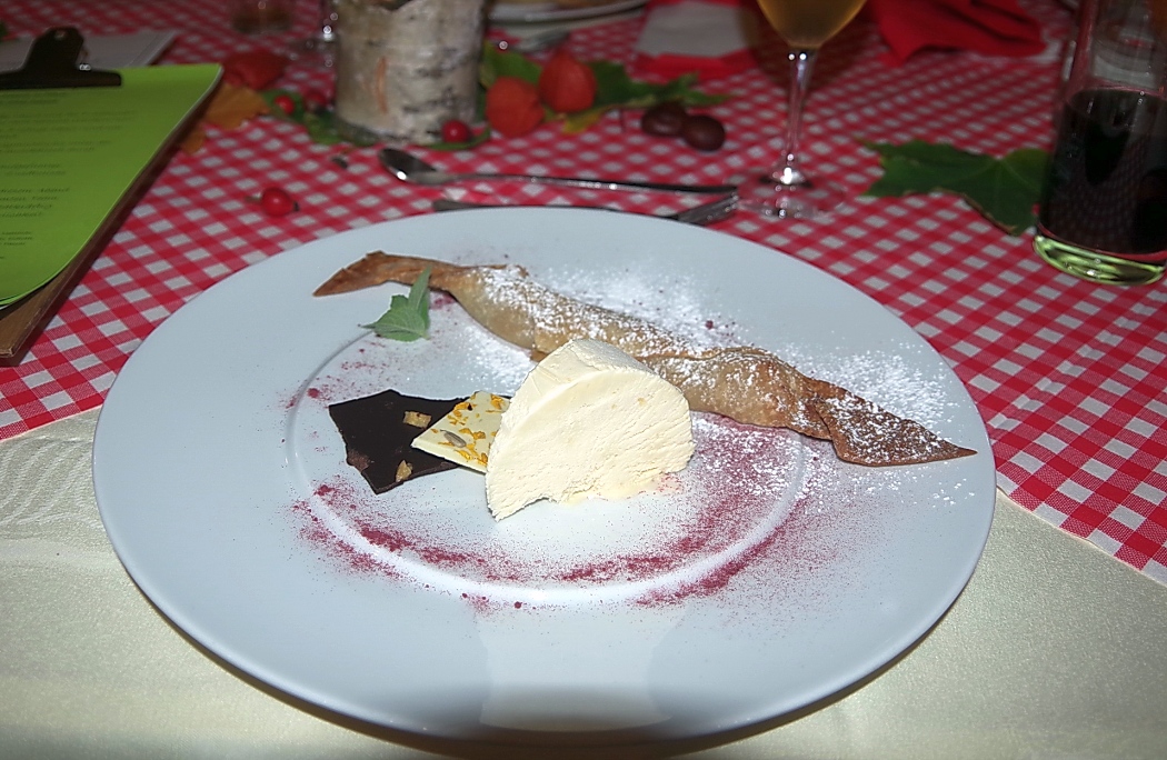 sechster Gang - Frankenhonig Eis mit Zigarren-Apfelstrudel.jpg