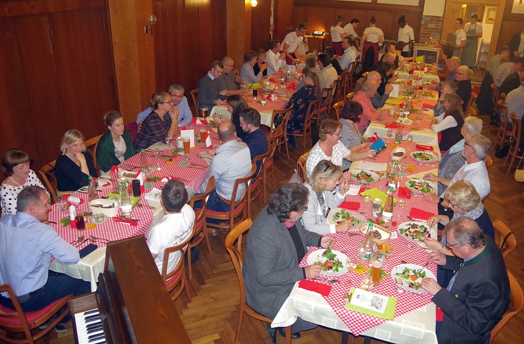 volles Haus im Gasthaus Detsch.jpg